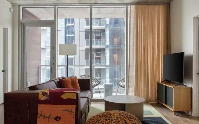 New Austin High Rise w/ Luxe Amenities Rooftop Pool, Gym, Yoga Studio & More!