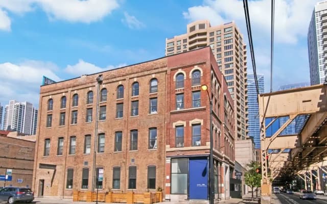 Luxe 1BR Apt - Lake 204 rep