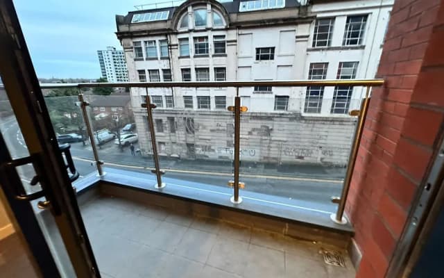 Adelphi Wharf Apartments by Beehosting