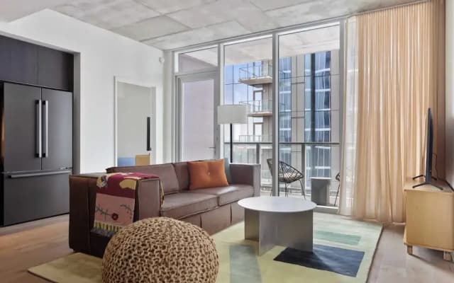 Sleeps 16 Brand New Austin High Rise w/ Rooftop Pool, Gym, Yoga Studio & More!