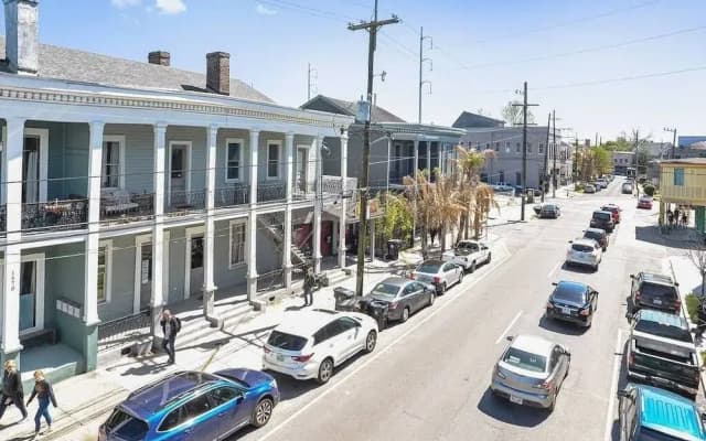 Montgomery Apartments on Magazine Street