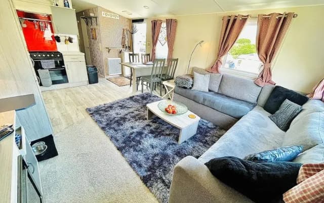 Cozy Newquay Lodge With Private Hot Tub,