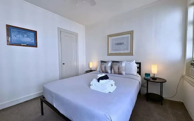 1BR Gold Coast Vintage Gem - SP 1700