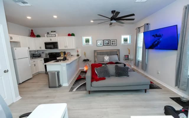Pet Friendly Modern Zen Studio Retreat W/ Hot Tub! Home by RedAwning