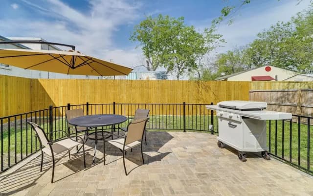 Sunny San Antonio Home Near Downtown: Pets Welcome