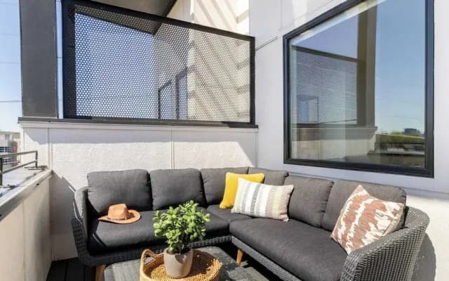 Sleeps 24 Game Rooms, Murals, Balconies Soundcheck & Vinyl House by Avantstay