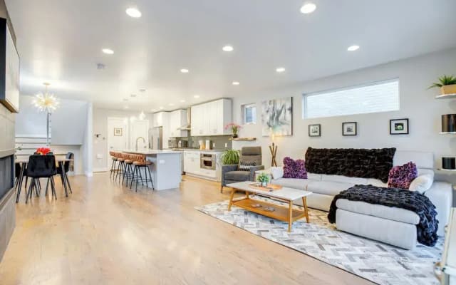 1 Mi to Dtwn Denver: Sleek Duplex w/ Rooftop Deck!
