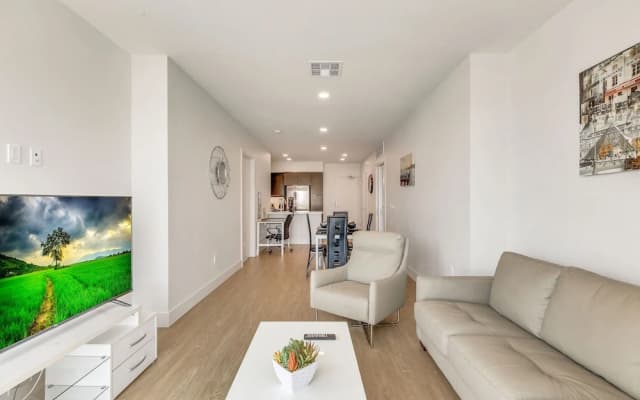 Stylish 2BR Near Dodgers Stadium by Oneluxstay