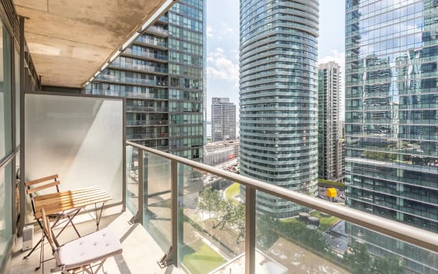 Maple Leaf Square Apart-hotel